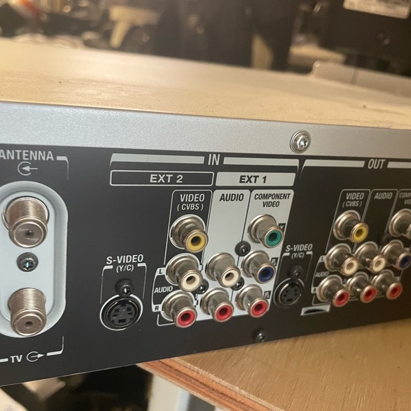 Magnavox dvd recorder unit - Picture 9 of 13